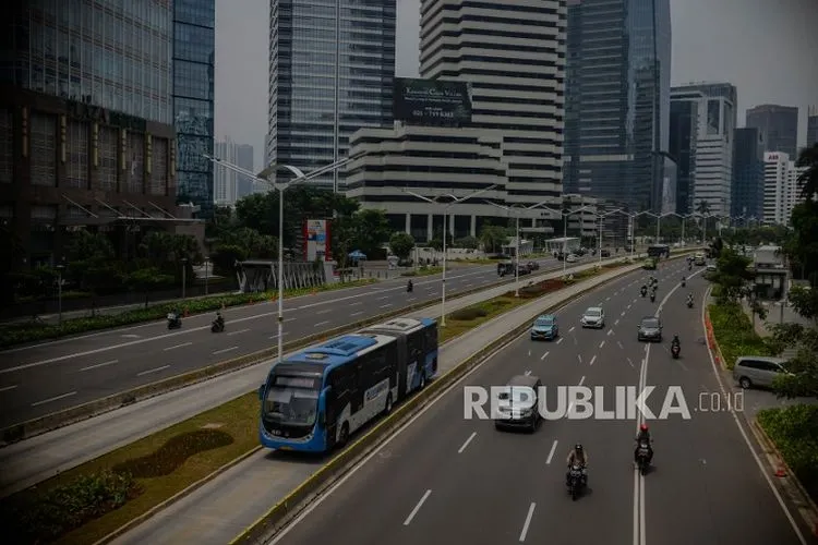 Sebagai ilustrasi PSBB di Jakarta. Dalam masa PSBB Transisi jilid 2, sektor hiburan indoor di Jakarta mulai beroperasi/ Republika