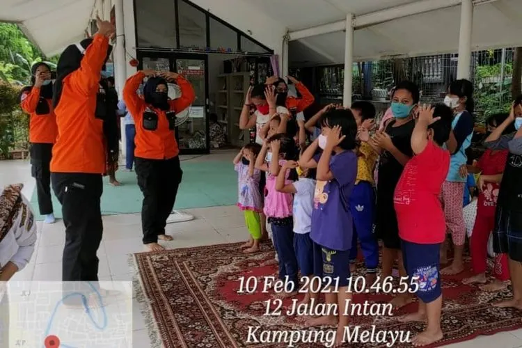 Aksi pemulihan psikososial pascabanjir yang dilakukan BPBD DKI Jakarta/dok: Instagram @bpbddkijakarta.