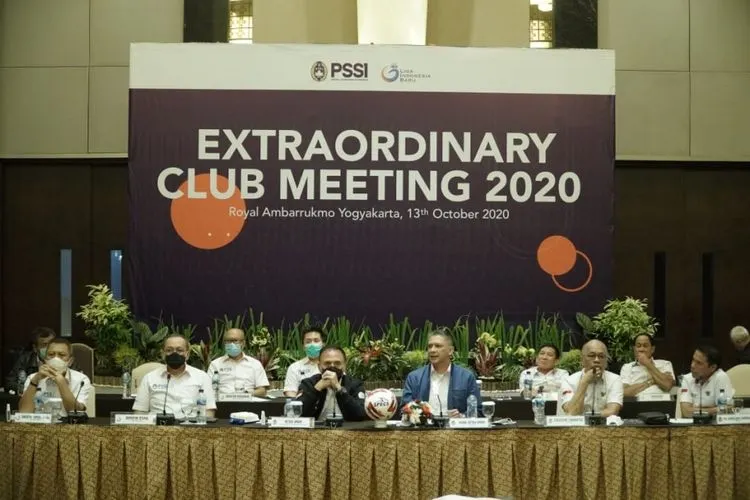 Ketua Umum PSSI Mochamad Iriawan saat menghadiri Extraordinary Club Meeting di Royal Ambarukmo Hotel, Selasa (13/10/2020), malam. (Ayojakarta/dok PSSI)
