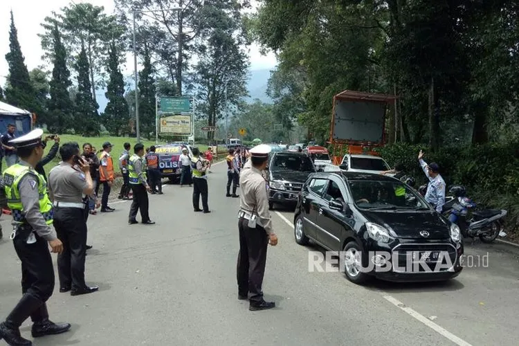 Sebagai ilustrasi, Kepolisian Resor (Polres) Bogor mengawasi jalur Puncak. Foto: Republika/Adinda Pryanka