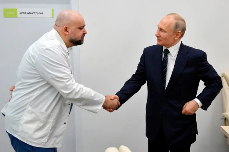 Denis Protsenko (kiri) saat bertemu dengan Puttin. Foto: The New York Post