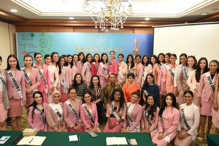 Menpora, Zainudin Amali, memberikan pembekalan kepada 39 finalis Putri Indonesia di Hotel Sahid Jaya, Jakarta. (Dok : Kemenpora).