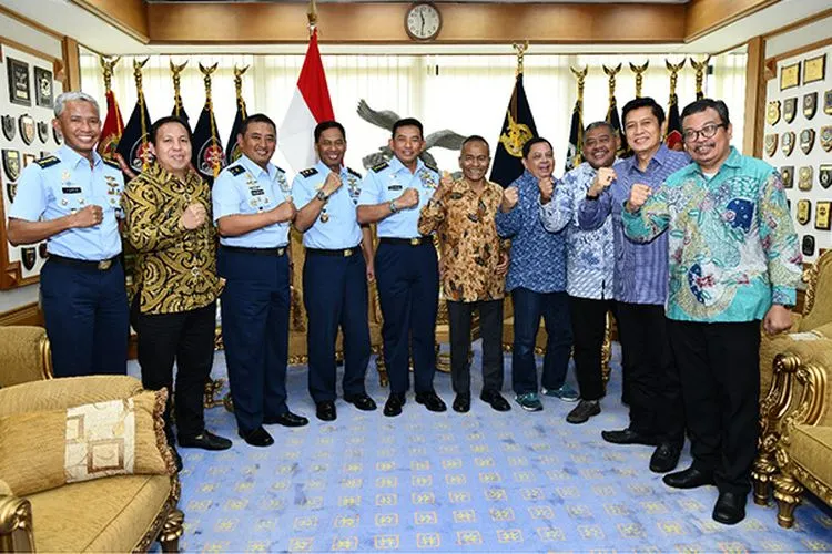Pengurus PWI Pusat silaturahmi dengan Kepala Staf Angkatan Udara, Marsekal TNI Yuyu Sutisna/Humas PWI Pusat