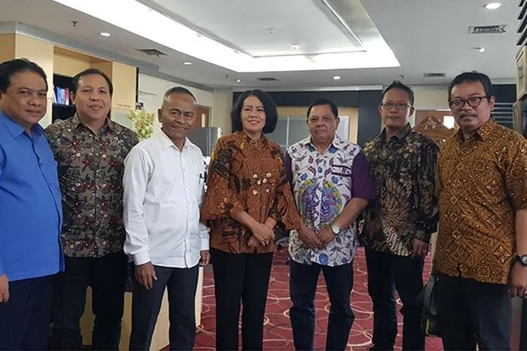 Ketua Umum PWI Pusat, Atal S. Depari didampingi Sekjen PWI Pusat Mirza Zulhadi, Direktur Kerjasama Wartawan ASEAN Dar Edi Yoga dan Ketua Panitia Pelaksana HPN 2020, Auri Jaya beserta Humas HPN Mercys Charles Loho. saat menemui Sekjen Kemenkominfo, Rosarita Niken Widiastuti di gedung Kemenkominfo, Jakarta Pusat, Rabu (9/10/2019)/Humas HPN