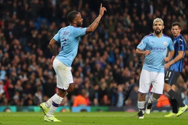 Raheem Sterling mencetak 1 gol di pertandingan Manchester City vs Arsenal. Hasil pertandingan dengan skor 1-0 cukup untuk City mengoleksi tiga angka di Liga Inggris/mancity.com