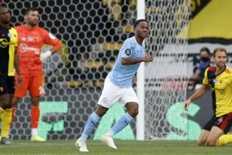 Pemain Manchester City Raheem Sterling (tengah) merayakan golnya ke gawang Watford dalam lanjutan Liga Inggris di Vicarage Road Stadium. JOHN SIBLEY / POOL / AFP