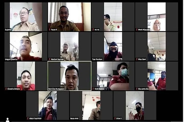 Para pegawai Suku Dinas (Sudin) Komunikasi, Informatika dan Statistik (Kominfotik) Jaksel sudah menerapkan kegiatan rapat koordinasi bersifat umum berbasis teknologi informasi. (Sudin KominfotikJaksel)