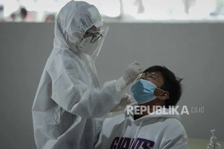ilustrasi rapid test antigen/ Republika