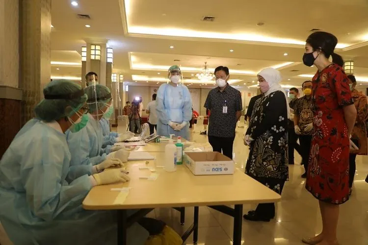 Rapid test untuk 1.000 buruh di Aula Serbaguna Kemnaker, Jalan Gatot Subroto, Jakarta, Jumat (1/5/2020). (Humas Kemnaker)