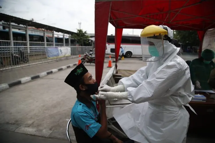 ilustrasi rapid antigen covid-19 di Terminal Tanjung Priok/ dok