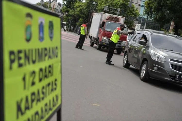 Ilustrasi - razia PSBB di kawasan Menteng, Jakarta Pusat (Antara Foto/Nova Wahyudi)