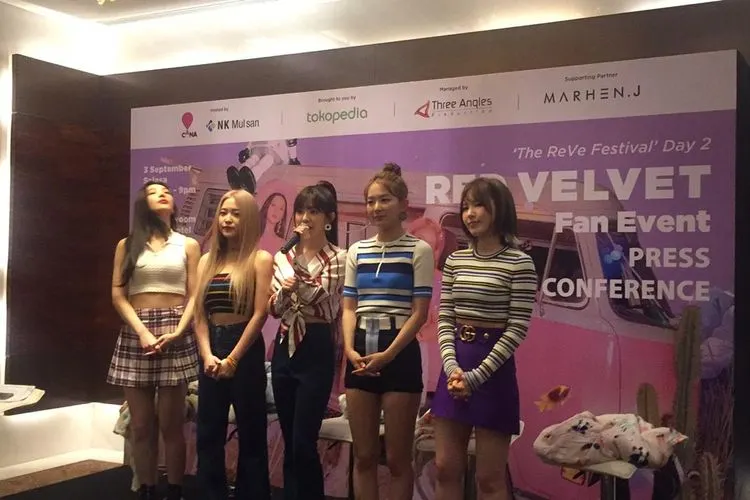 Red Velvet dalam Fan Event/Istihanah Soejoethi