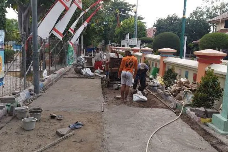 Pengerjaan jalan di Kepulauan Seribu/pulauseribu.jakarta.go.id