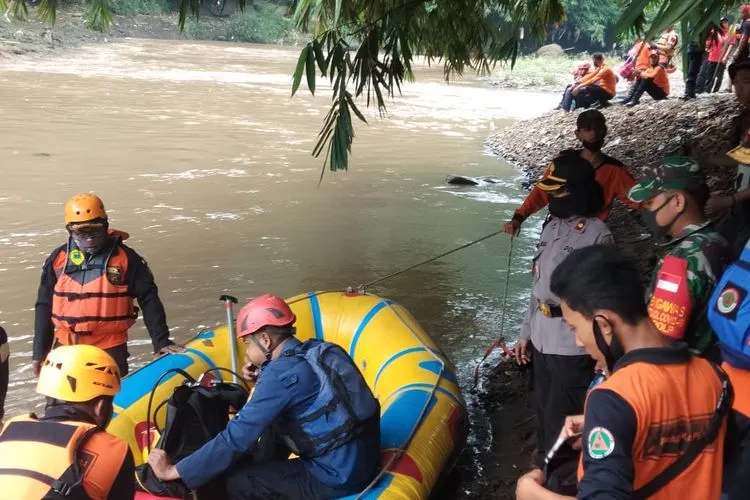 Pencarian remaja tenggelam di Cisadane Bogor/ dok Polsek Ciampea