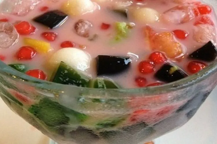salah satu menu Ramadan, es campur bikinan sendiri (dok)
