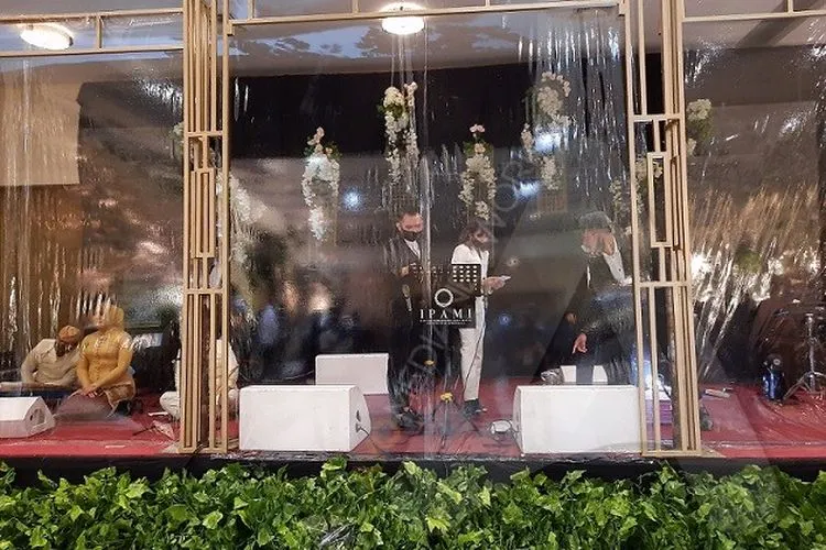 Simulasi resepsi nikah saat normal baru di Graha Batununggal, Bandung. (Ayobandung.com/Nur Khansa Ranawati)