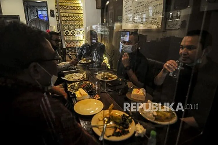 [Ilustrasi] Restoran yang buka selama PSBB transisi/dok:republika.co.id