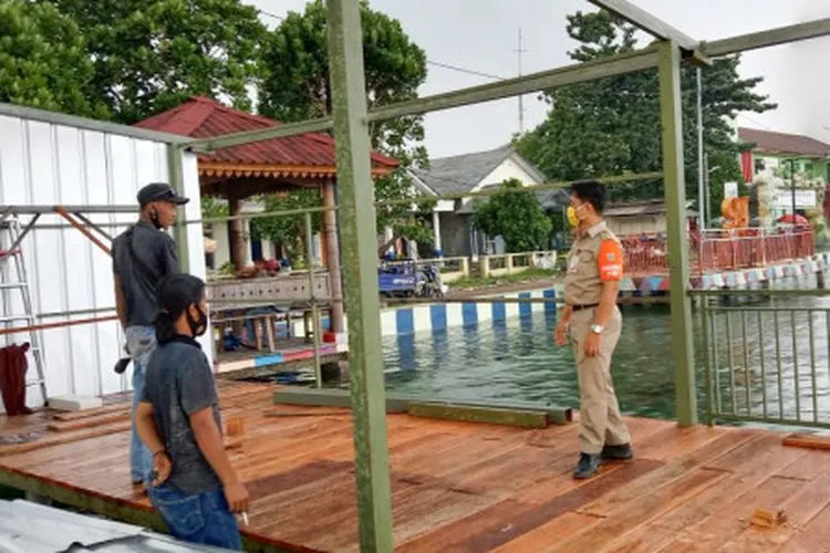 Proses pembangunan restoran apung / beritajakarta.id
