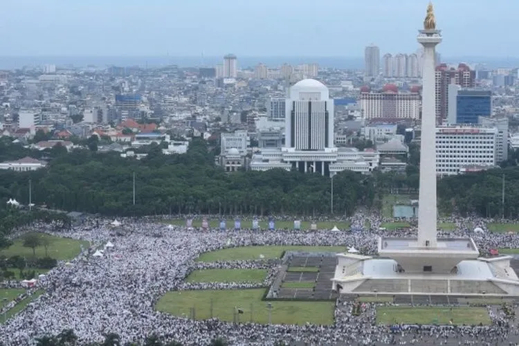 Reuni 212, 2 Desember 2017 di Monas (Antara - Akbar Nugroho Gumay)