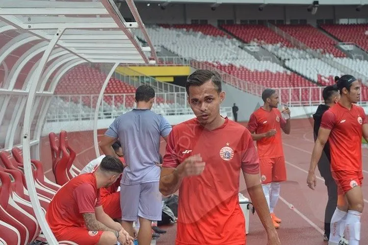 Pemain bertahan Persija Jakarta, Rezaldi Hehanusa. (Ayojakarta.com/Hendy Dinata)