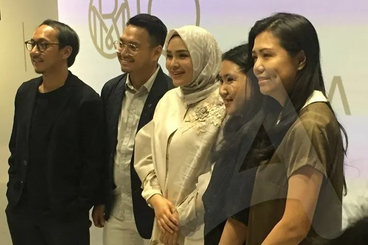 Desainer busana muslim Ria Miranda menggelar pameran bertajuk 10 Langkah RiaMiranda di Senayan City/Ayojakarta.com