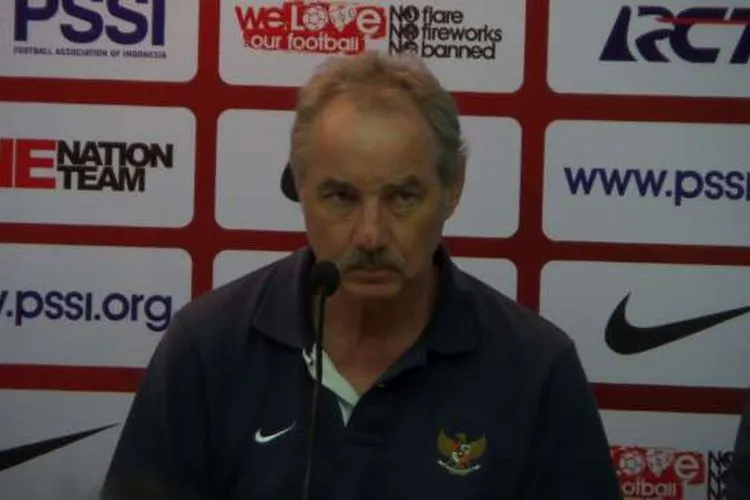 Mantan pelatih Timnas Indonesia, Alfred Riedl (Nur Ichsan/Suara.com)