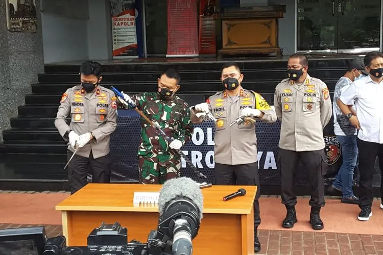 Kapolda Metro Jaya Irjen Fadil Imran kepada wartawan di Mapolda Metro Jaya, saat gelar jumpa pers, Senin (7/12/2020). (dok)