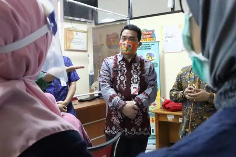 Wagub DKI Jakarta, Riza Patria, berkunjung ke Kantor Kelurahan Duri Pulo, Gambir, Jakarta Pusat. (Dok. Kominfotik Jakpus)