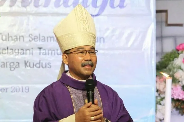 Uskup Agung Semarang Mgr Robertus Rubiyatmoko. (dok. IG @mgr.robertus.rubiyatmoko)