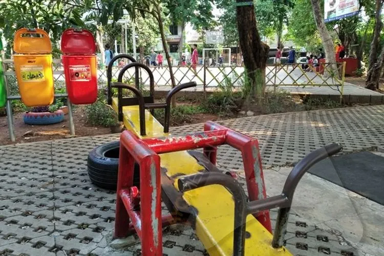 Alat permainan di RPTRA Jeruk Manis, Kebon Jeruk/Ayojakarta.com-Dhika Alam Noor