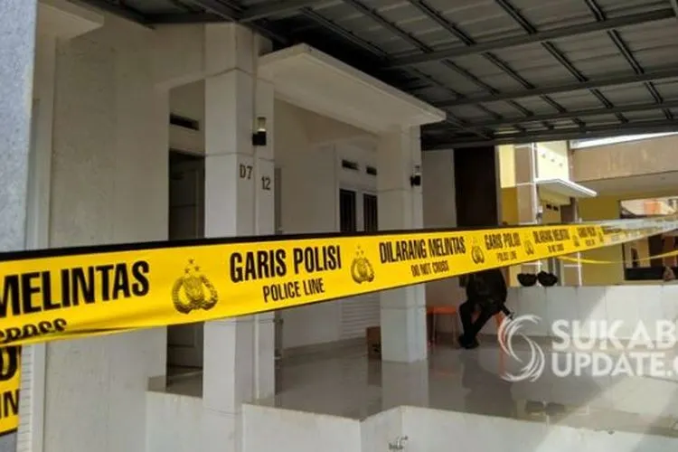 Rumah di Perum Villa Taman Anggrek RT 01/25 Desa Sukaraja Kecamatan Sukaraja, Kabupaten Sukabumi digaris polisi, Kamis (4/6/2020) dalam penggrebekan narkotika oleh Satgasus Merah Putih. (Sumber Foto:Sukambumi update)
