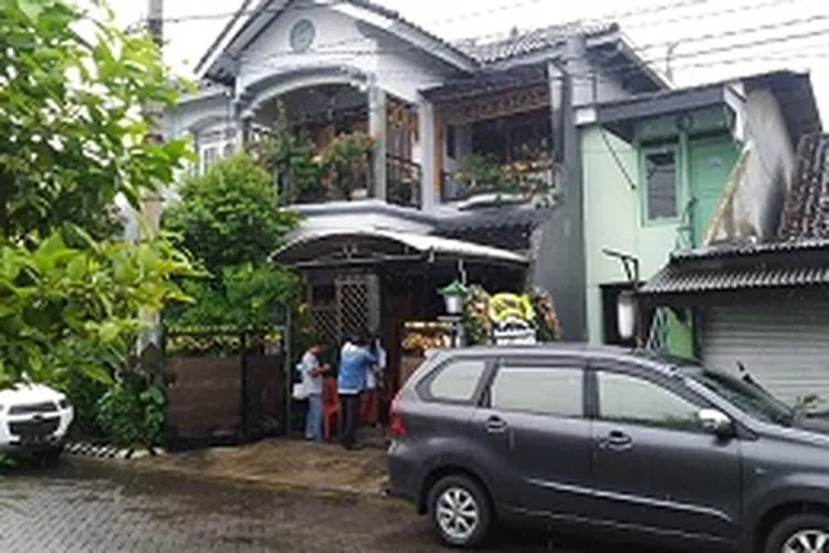 Suasana rumah keluarga Fadly Satrianto di Jalan Tanjung Pinang 72 a, Surabaya. Minggu (10/1/2021).