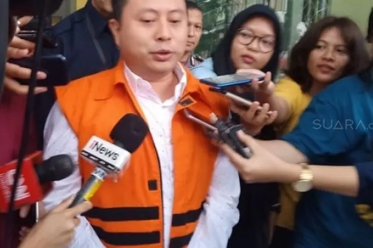 Saeful Bahri, terdakwa kasus suap PAW anggota DPR RI seusai diperiksa KPK, Rabu (5/2/2020). (Suara.com/Welly Hidayat).