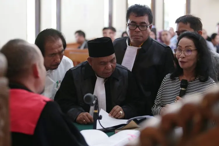 Notaris Nilawati memberikan kesaksian dalam persidangan kasus Hotel Kuta Paradiso (Istimewa)
