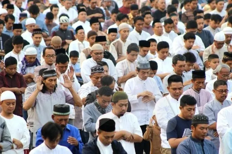 [Ilustrasi] salat Idulfitri. (Ayobandung.com/Kavin Faza)