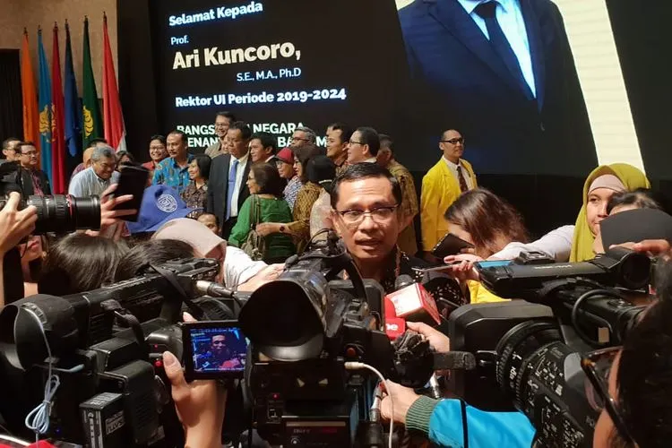 Ketua MWA UI yang juga mantan Menperin, Saleh Husin (kedua dari kiri)/Dok. Saleh Huin