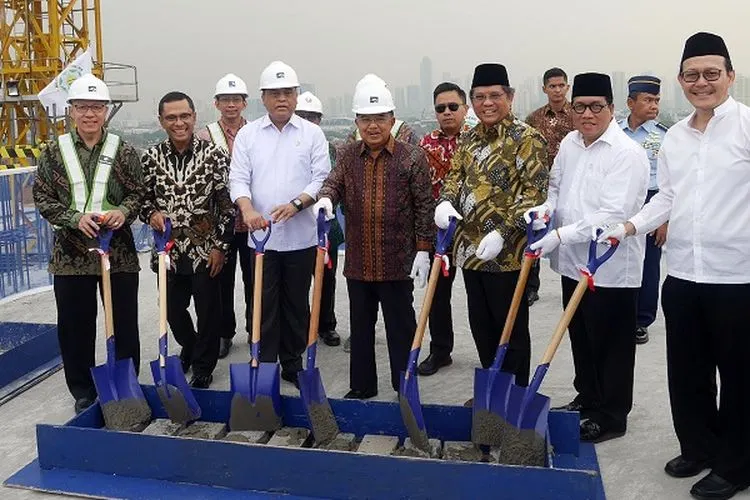Saleh Husin (kedua dari kiri), Syafruddin, Wapres RI Jusuf Kalla dan Rudiantara (ketiga dari kanan)/Dok. Sinar Mas