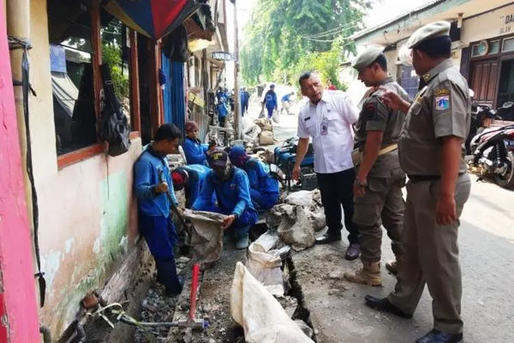 proses pembangunan sumur resapan di wilayah Kepulauan Seribu / beritajakarta.id