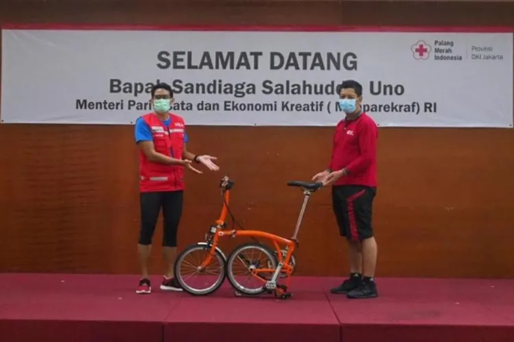 : Sandiaga Uno bersama Ketua PMI/dok: kemenparekraf.go.id