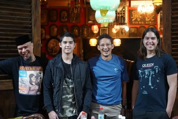 Sandiaga Salahhuddin Uno bersama Ahmad Dhani dan dua orang putranya, Al dan El/Facebook Sandiaga Salahhuddin Uno
