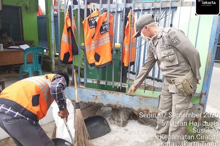 Sanksi sosial terhadap pelanggar ketentuan dalam PSBB/timur.jakarta.go.id
