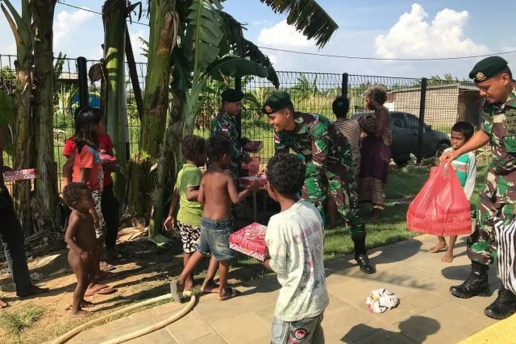 Satgas Pamtas Yonif MR 411/Pdw Kostrad tetap merayakan Idulfitri 1441 H di medan tugas dengan kesederhanaan. (dok Satgas Yonif MR 411/Pdw Kostrad)