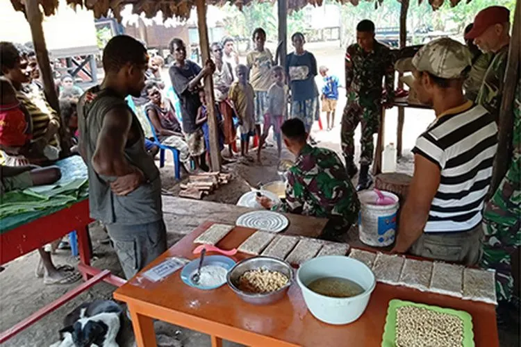 Rumah Tempe di RT 03 Yakyu, Kampung Rawabiru, Distrik Sota, Kabupaten Merauke, Papua/Pasi Intel Satgas Pamtas RI-PNG Yonif 411 Kostrad, Lettu Inf Asep Saepudin