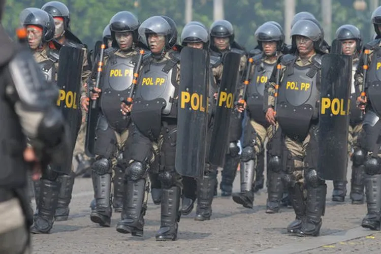 Satpol PP (Merdeka.com -- Imam Buhori)