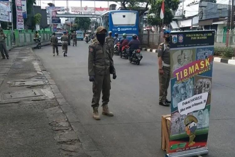 ilustrasi penertiban masker/ dok Satpol PP DKI
