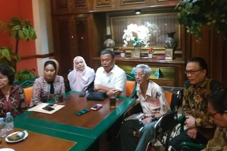 Sejumlah pengusaha di Jalan Sabang Pemprov DKI Jakarta. (Suara.com/Fakhri Fuadi)