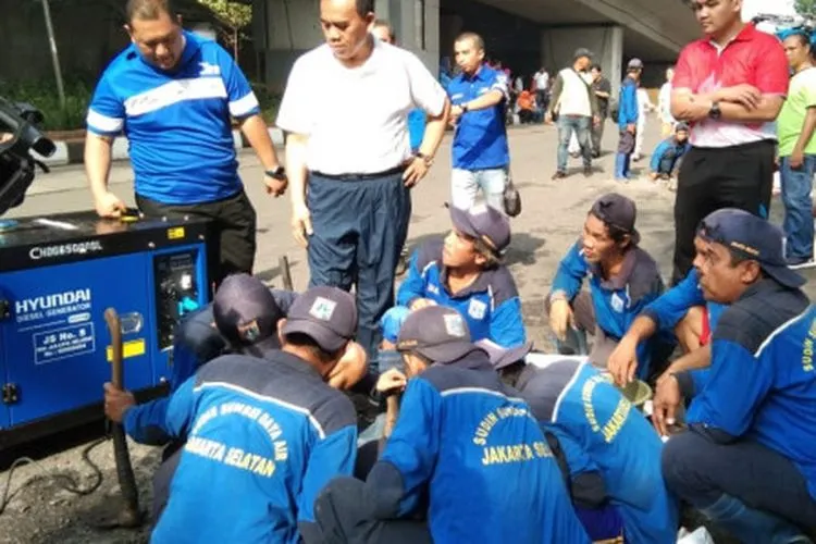 Sekda DKI Jakarta, Saefullah pimpin langsung kerja bakti (Beritajakarta.id)