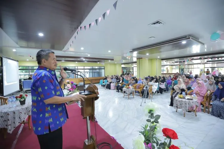Sekko Jaktim Usmayadi dalam Seminar Muslimah of Twelve di Kantor Wali Kota Jaktim (timur.jakarta.go.id)