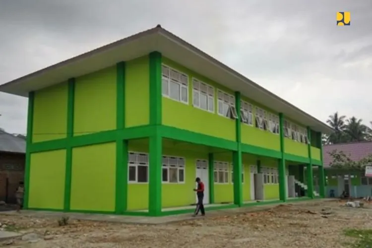 Bangunan sekolah yang direhabilitas oleh Kementerian PUPR. (Dok. Biro Komunikasi Publik PUPR)