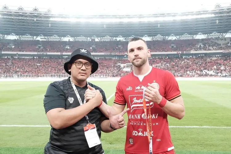 Sekretaris Umum The Jakmania, Diky Soemarno (kiri)/Instagram